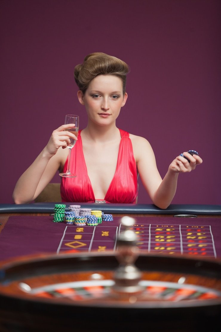 Golden-themed slot interface showing Midas Fortune gameplay elements